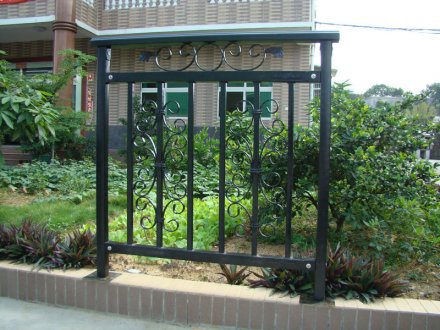 陽臺護欄裝修怎樣才規范？陽臺護欄廠家總結了