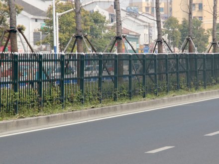 鋅鋼護(hù)欄松動的因素以及處理措施